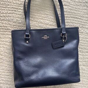 Coach zip shoulder bag (navy and gold)